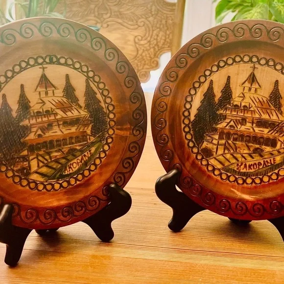 Two Poland, Polish Folk Art Carved Wood, a plate 9 inch Zakopane Cottage Core - Picture 3 of 5